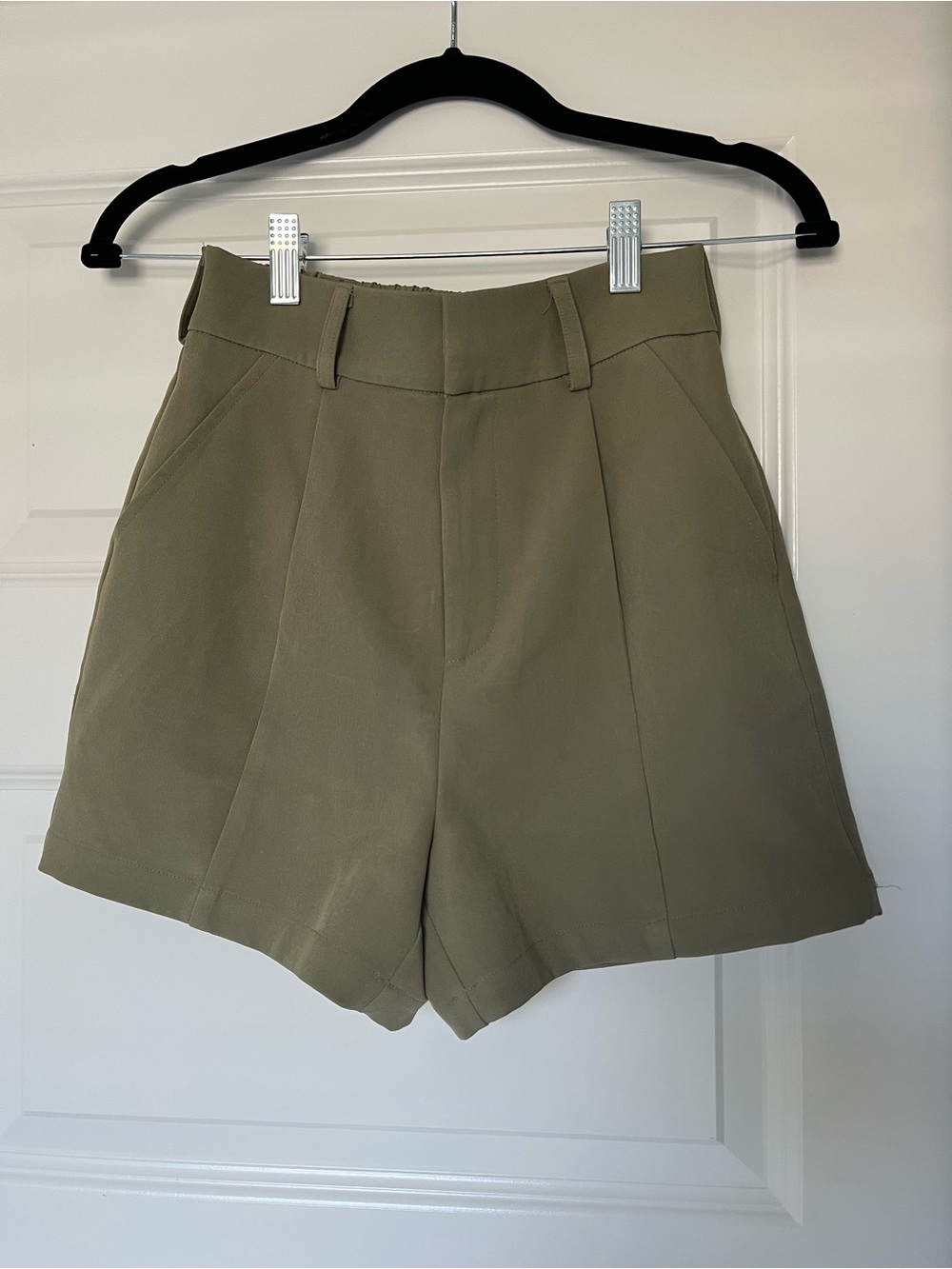 *LIKE NEW* Walter Baker Olive Green High-Rise Tailored Shorts Size XS